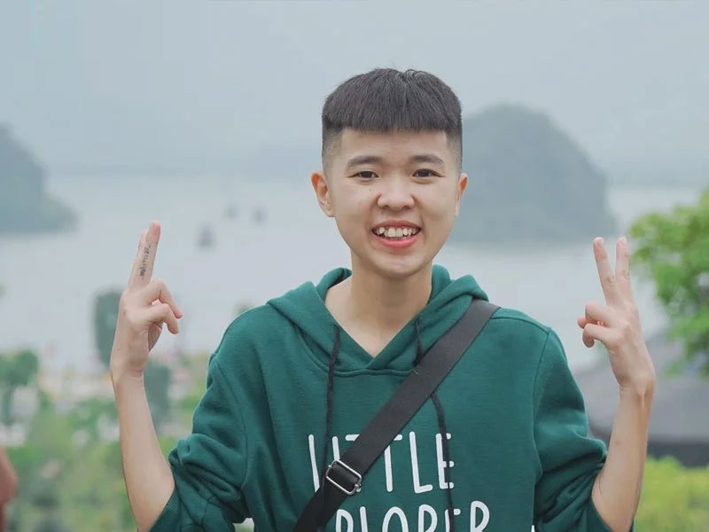 Tôm La Cà trở thành chuyên gia Review gây tranh cãi