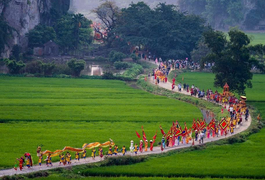 Lễ hội Đền Thái Vi thu hút đông đảo người dân tham gia