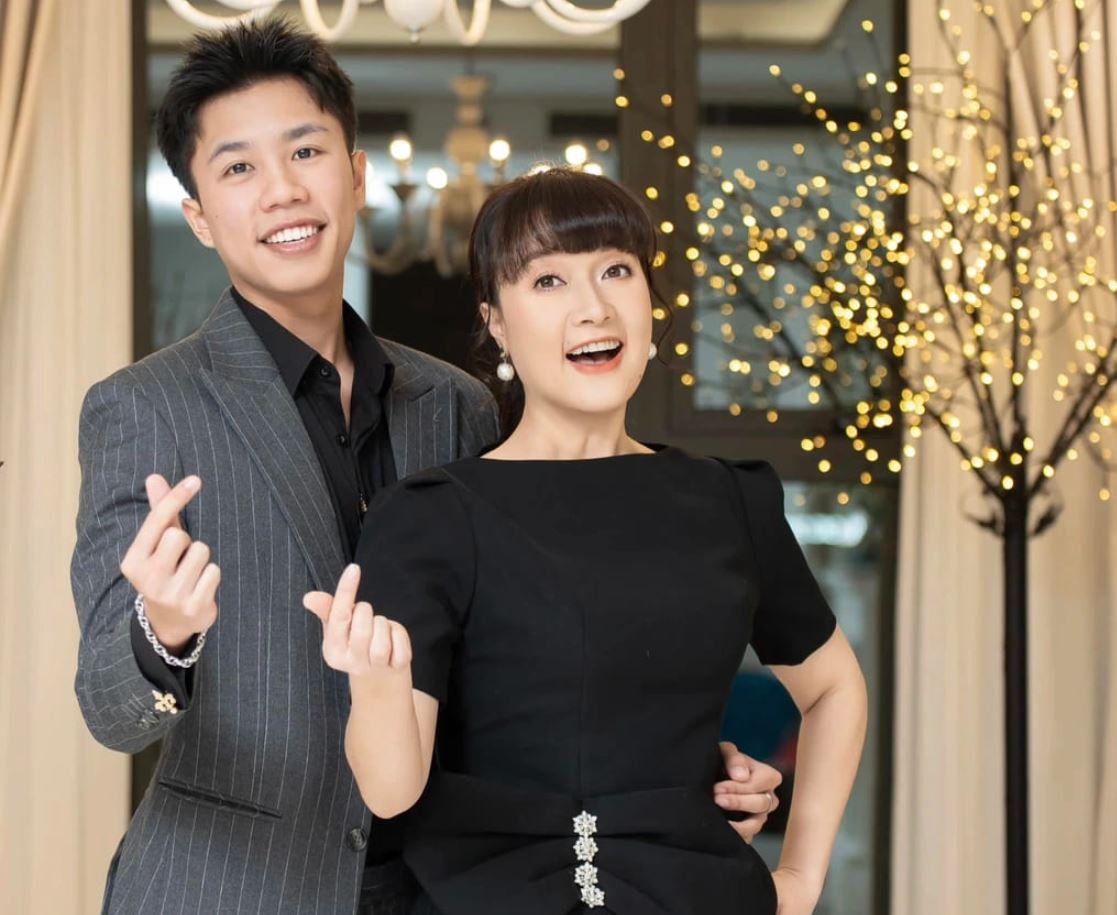 Tiểu sử Long Vũ có xuất thân trong gia đình nghệ thuật có mẹ là nghệ sĩ hài Vân Dung