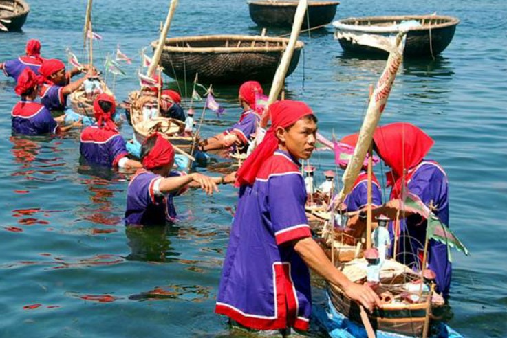 Những hoạt động đặc sắc trong lễ hội Khao Lề Thế Lính