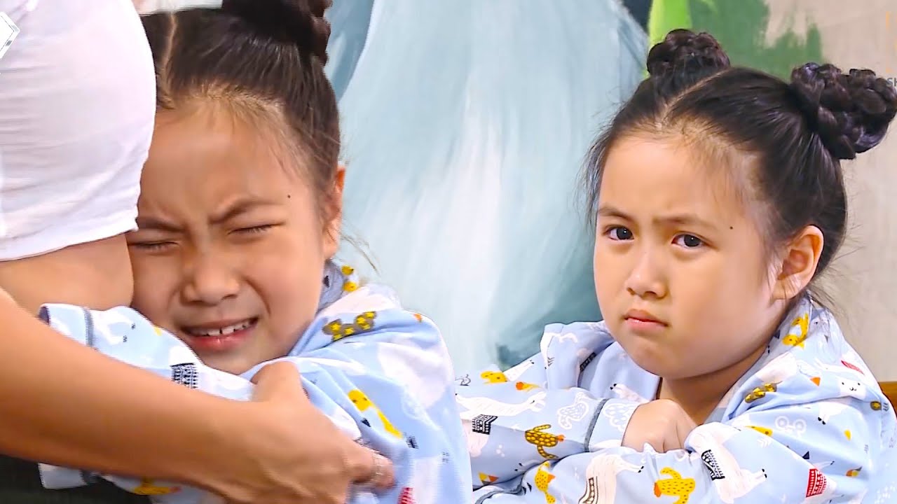 Ngân Chi nhận được sự cưng chiều của các nghệ sĩ trong đoàn