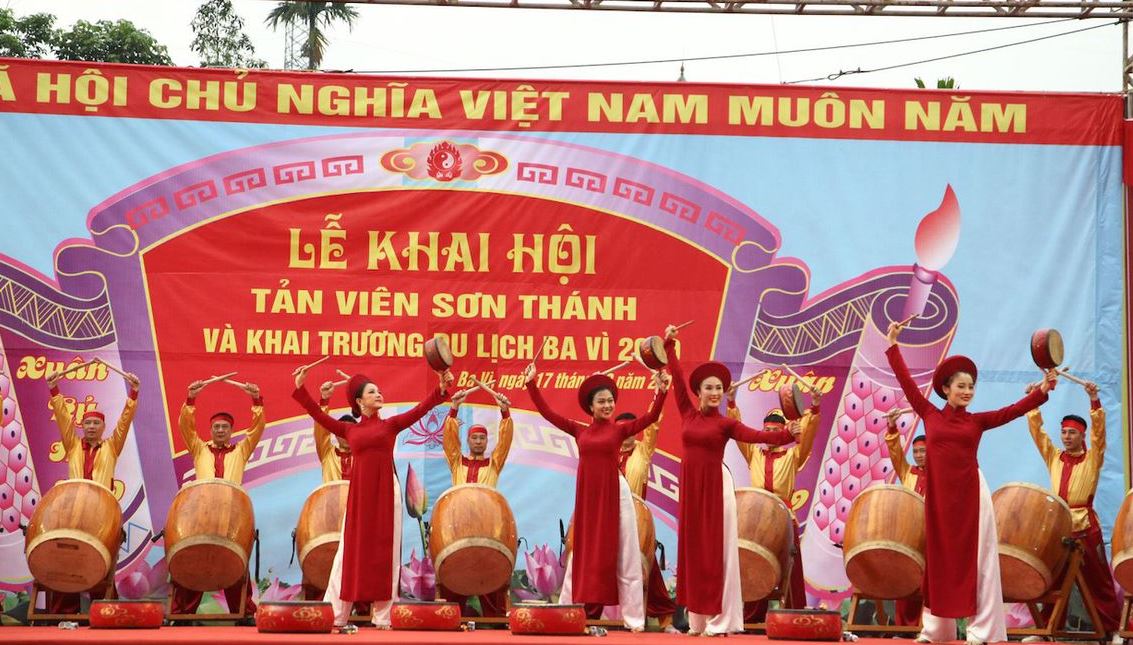 Lễ hội Tản Viên Sơn Thánh thu hút đông đảo đối tượng tham gia