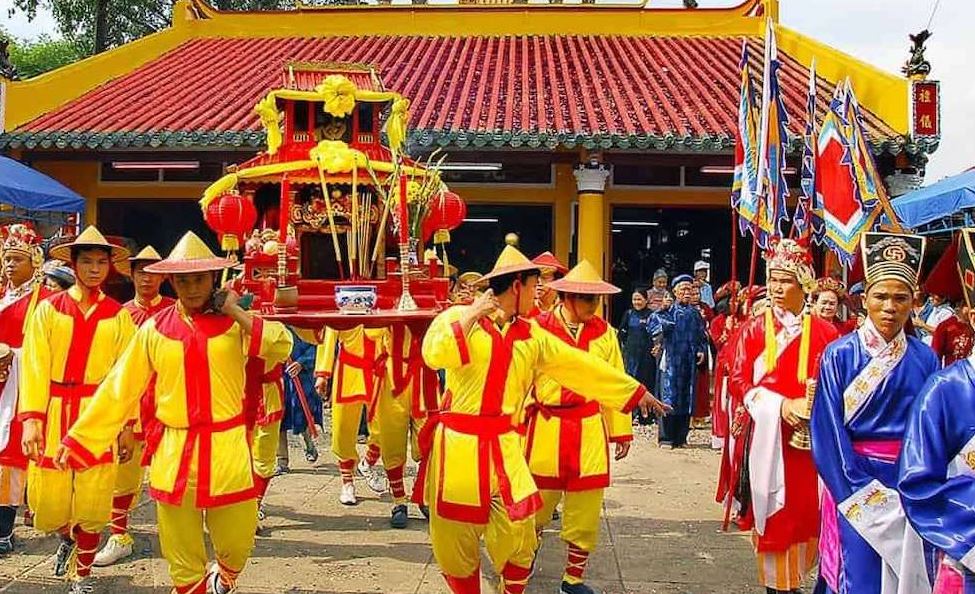 Nghi lễ rước kiệu trong lễ hội Võng La