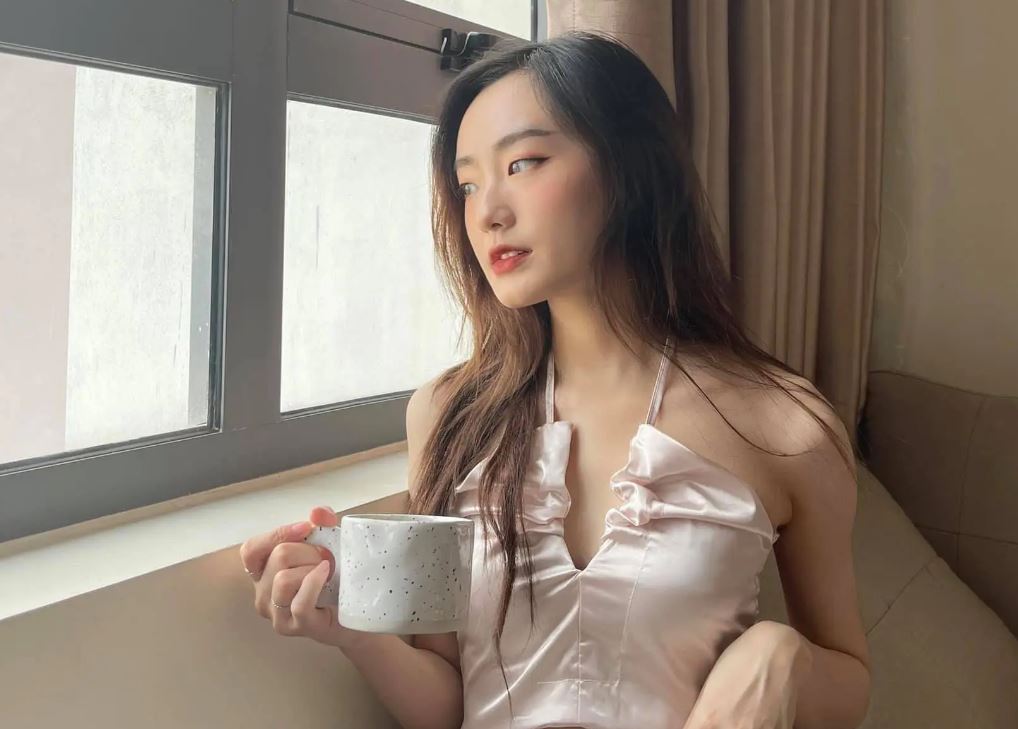 Tiểu sử Miha Chan từng là sinh viên của trường Đại học Kinh tế Đại học Quốc gia Hà Nội