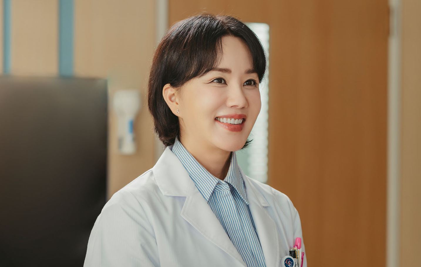 Tiểu sử Uhm Jung Hwa sinh ngày 17/8/1969 ở Jecheon, tỉnh Bắc Chungcheong, Hàn Quốc