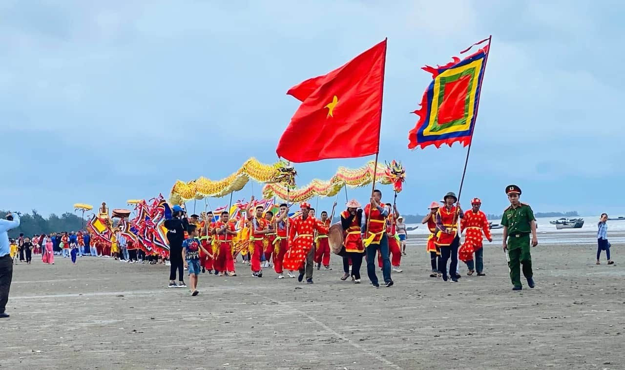 Những hoạt động chính trong lễ hội bao gồm gì?