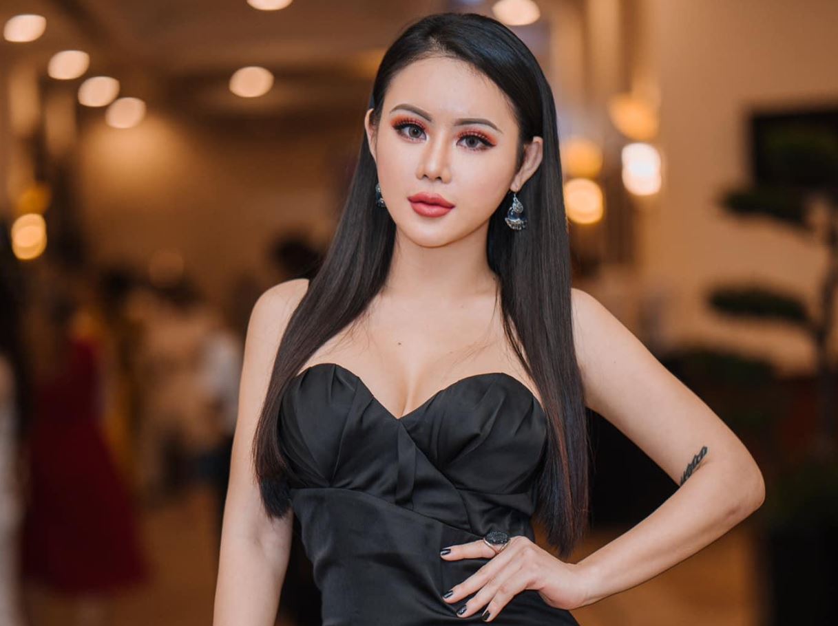 Tiểu sử Diếp Hồng Phấn xuất thân là con út trong một gia đình nghèo, khó khăn