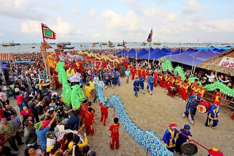 Lễ hội Dinh Cô Long Hải thu hút đông đảo du khách và người dân tham dự