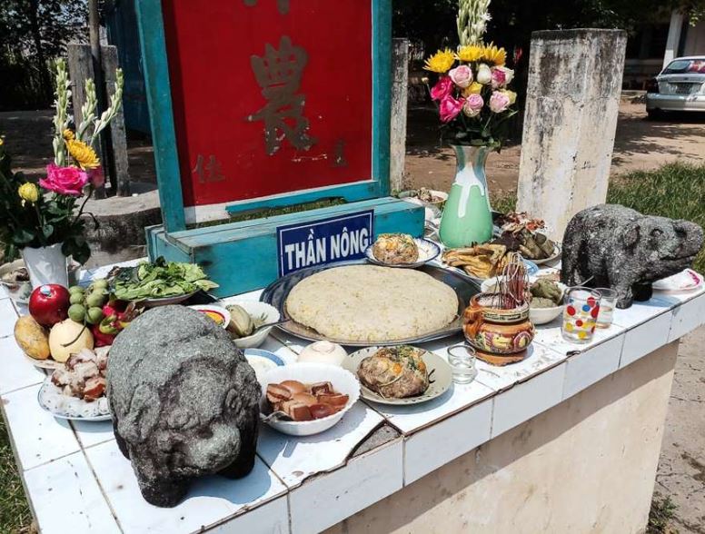 Mâm lễ vật trong hội cúng Thần Nông