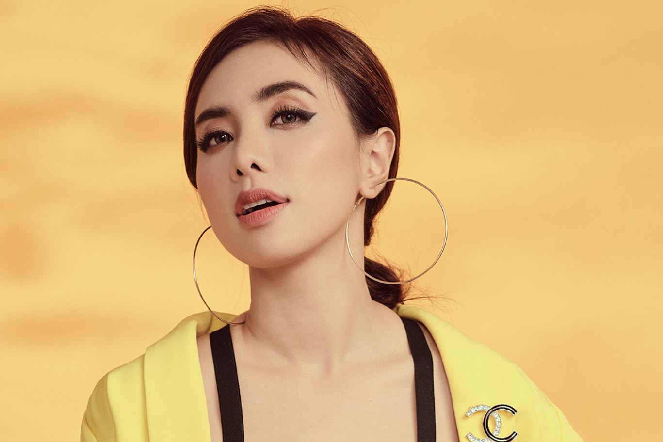 Tiểu sử Miko Lan Trinh tên thật là Nguyễn Võ Lan Trinh sinh ngày 5/2/1987 tại TpHCM
