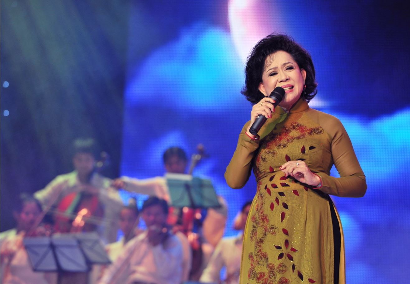 Tiểu sử Giao Linh có tên khai sinh là Đỗ Thị Sinh và sinh ngày 8/9/1949 tại Sài Gòn