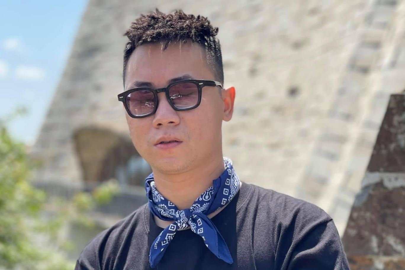 Tiểu sử Huỳnh Công Hiếu từng theo học tại trường Đại học Hoa Sen