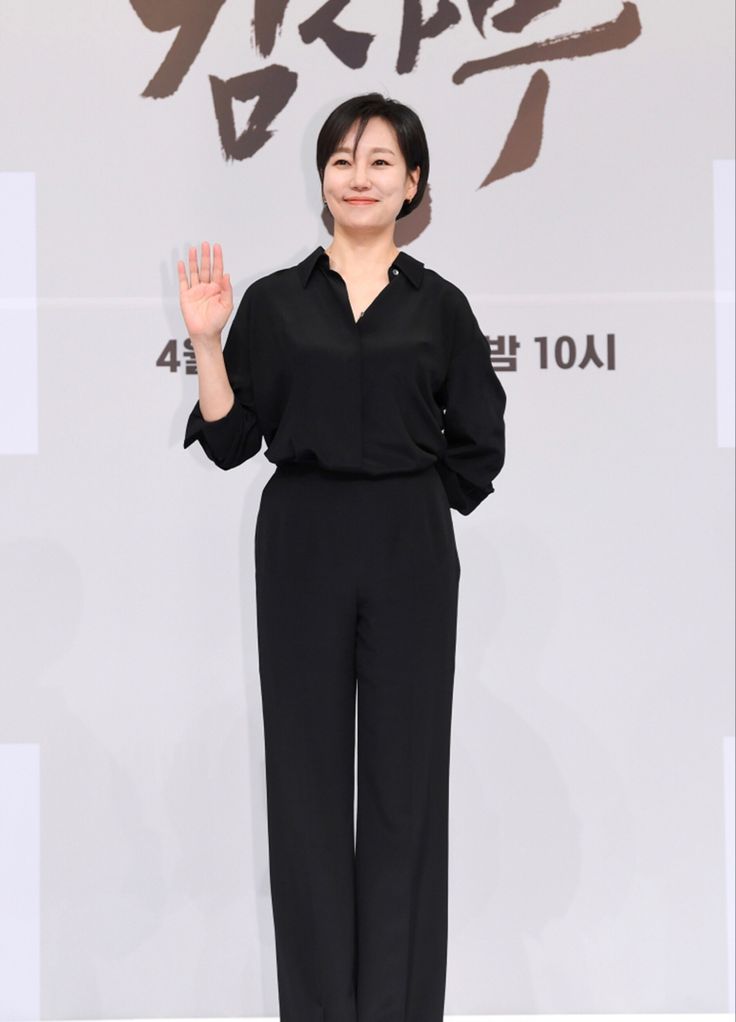 Jin Kyung thành công khi hóa thân thành mẹ của luật sư Woo Young Woo
