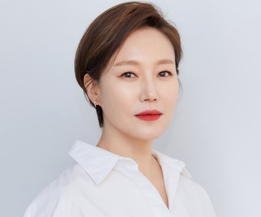 Tiểu sử Jin Kyung sinh ngày 27/03/1972 mang quốc tịch Hàn Quốc