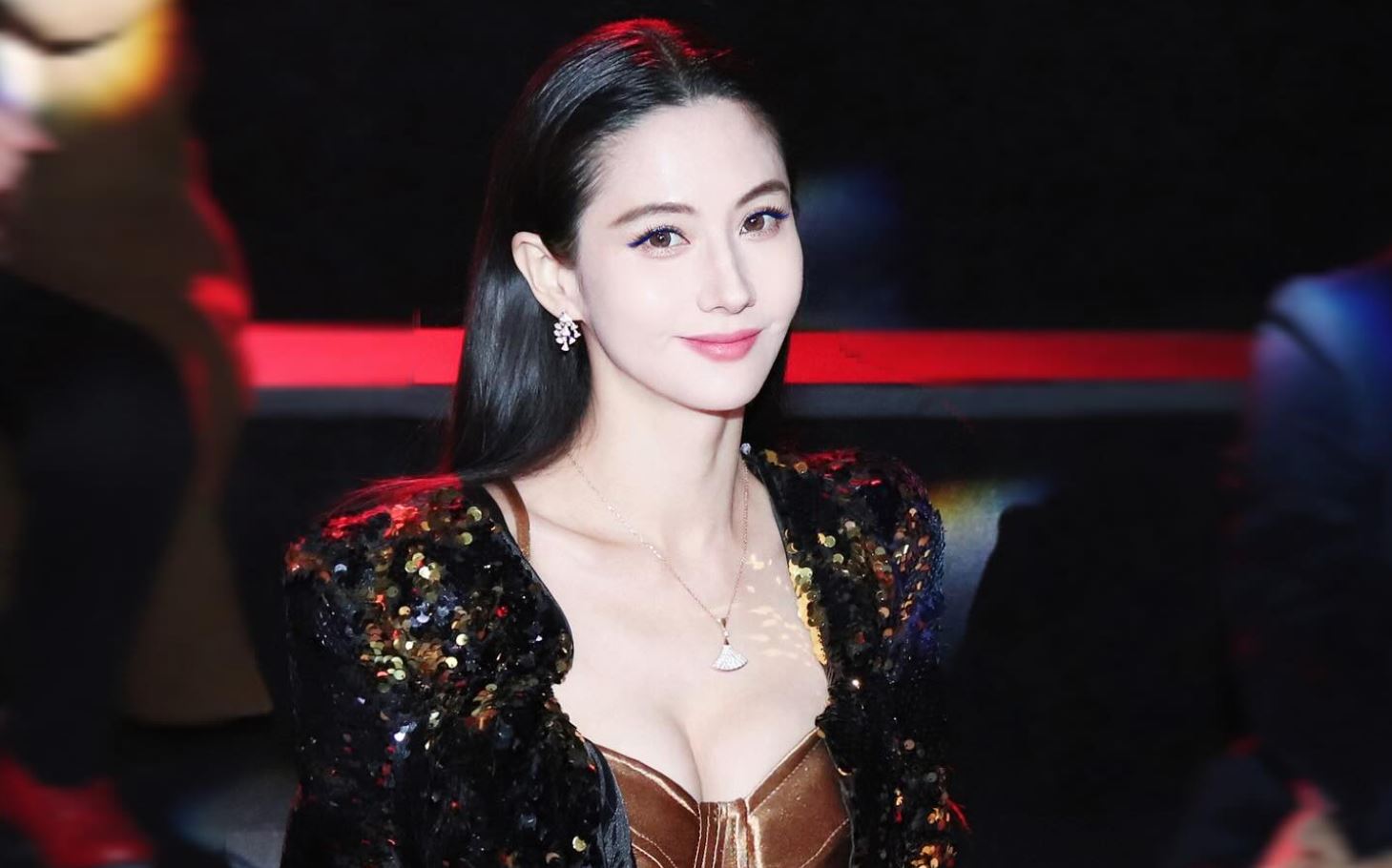 Tiểu sử Lam Yến sinh ngày 09/03/1990 đến từ Thượng Hải và hiện đang định cư tại Mỹ
