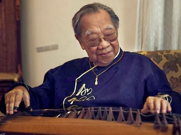 Trần Văn Khê là nhà nghiên cứu văn hóa, âm nhạc cổ truyền nổi tiếng ở Việt Nam