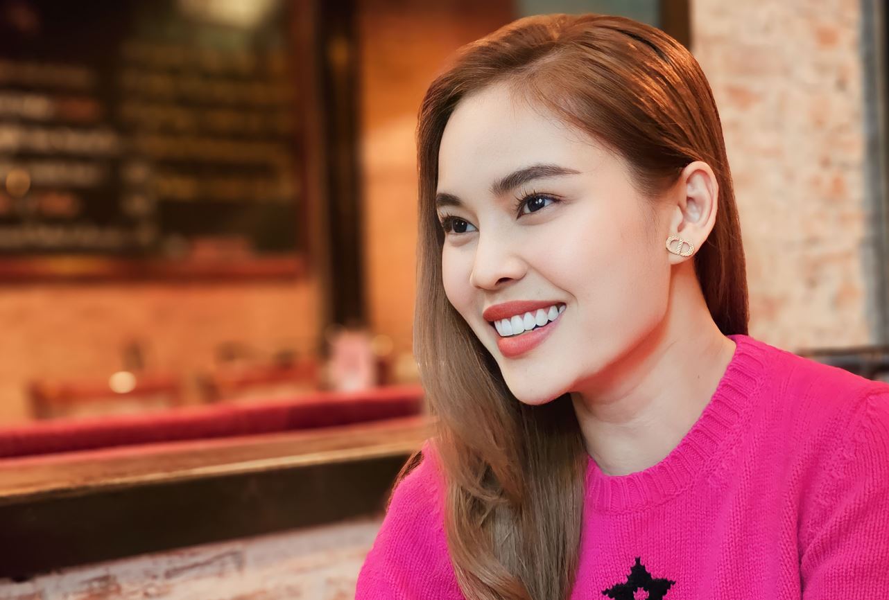 Tiểu sử Giang Hồng Ngọc sinh ngày 27/10/1989 tại TP Hồ Chí Minh