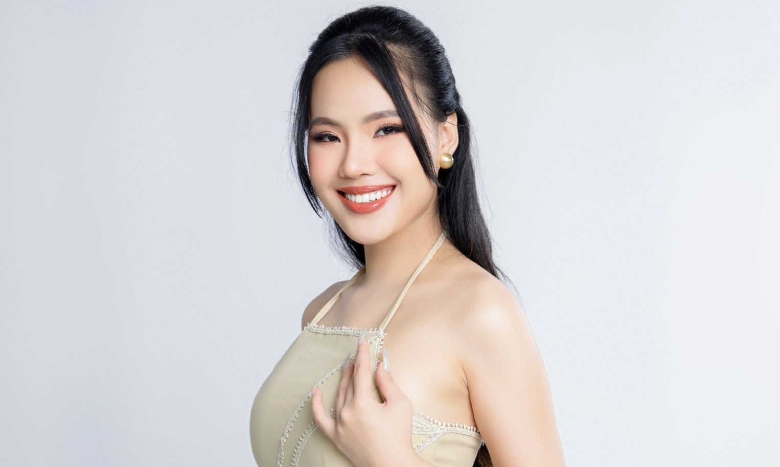 Tiểu sử Hương Ngô từng tốt nghiệp trường Đại học Thủ Dầu Một