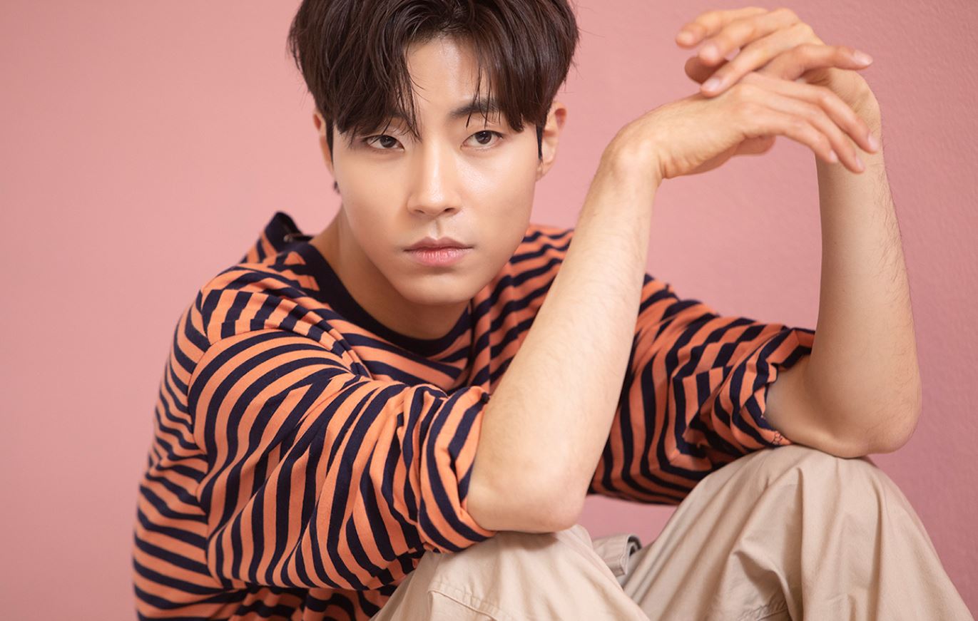 Tiểu sử Hwang In Yeop sinh ngày 19/01/1991 đến từ Seoul, Hàn Quốc