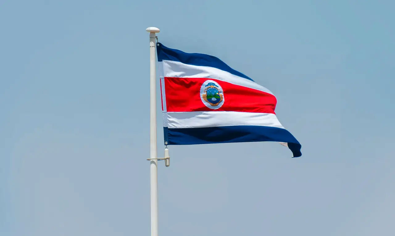 Ý nghĩa cờ Costa Rica biểu tượng cho sự độc lập và ổn định