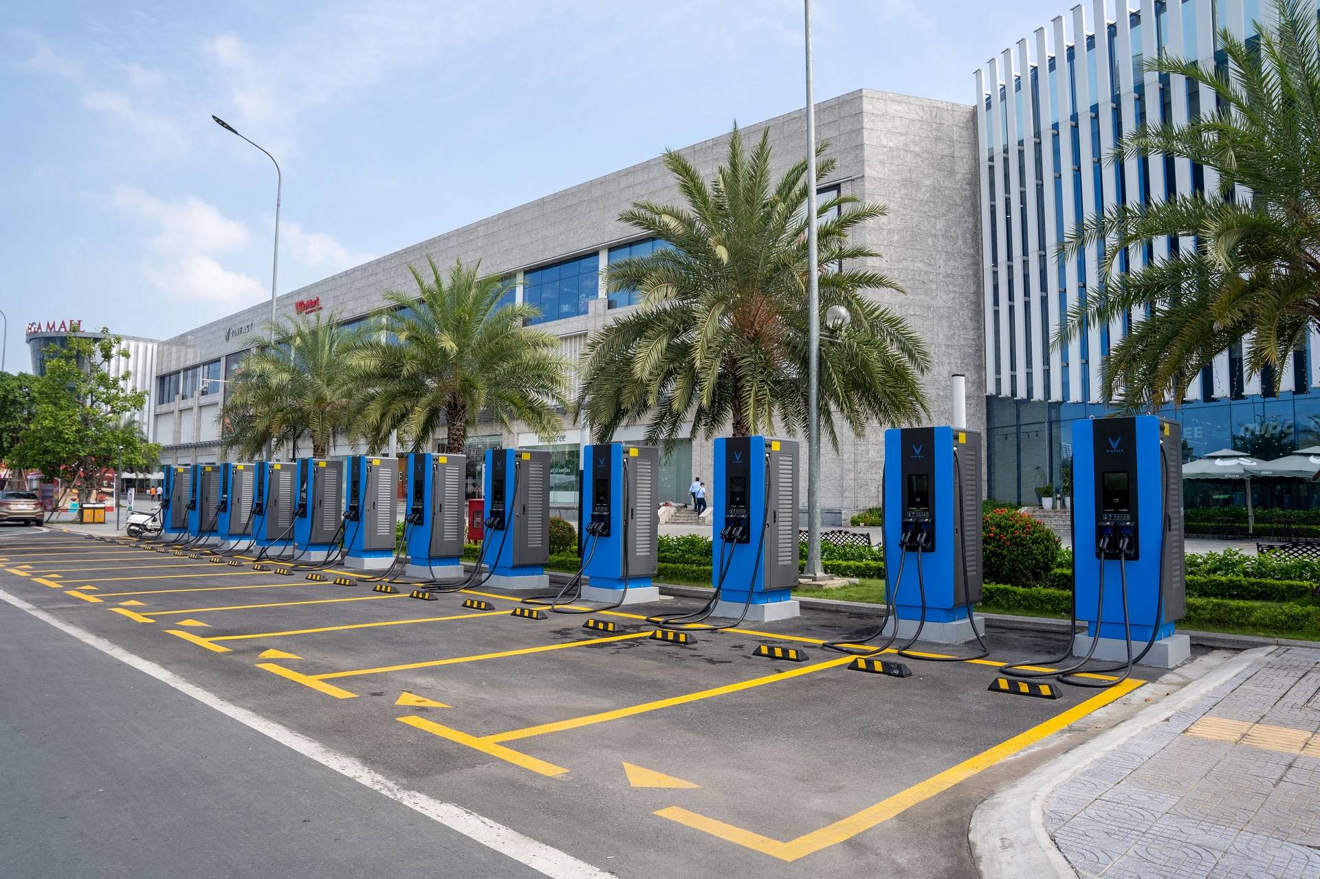 Tiềm năng phát triển và lợi ích từ trạm sạc xe điện của V- Green