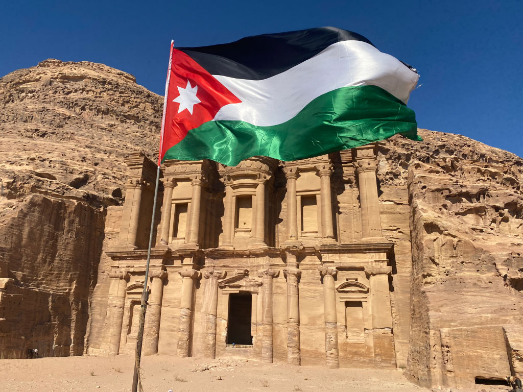 Ý nghĩa cờ Jordan bao gồm những giá trị văn hóa và lịch sử sâu sắc của quốc gia