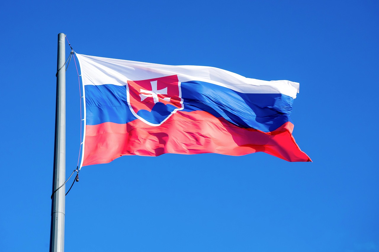 Ý nghĩa cờ Slovakia bắt nguồn từ di sản tôn giáo Kitô giáo