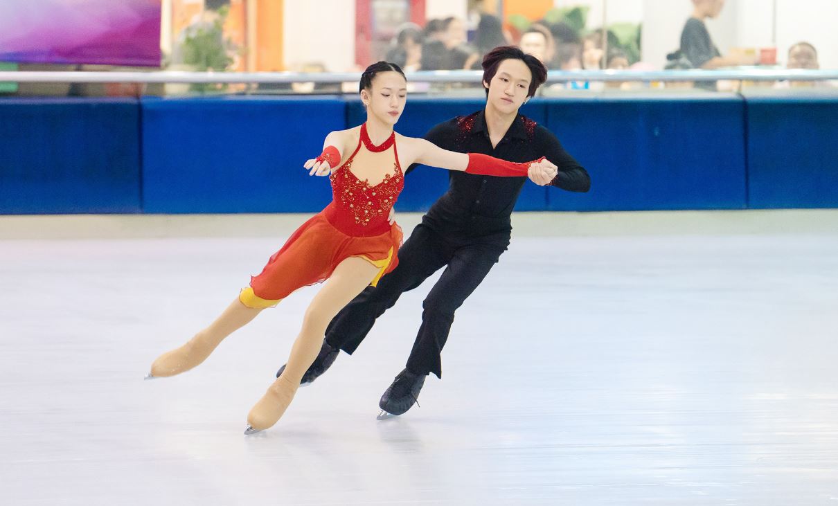 Tiểu sử Nguyễn Linh Chi – Cô gái xinh đẹp, kiên trì và đam mê với môn trượt băng