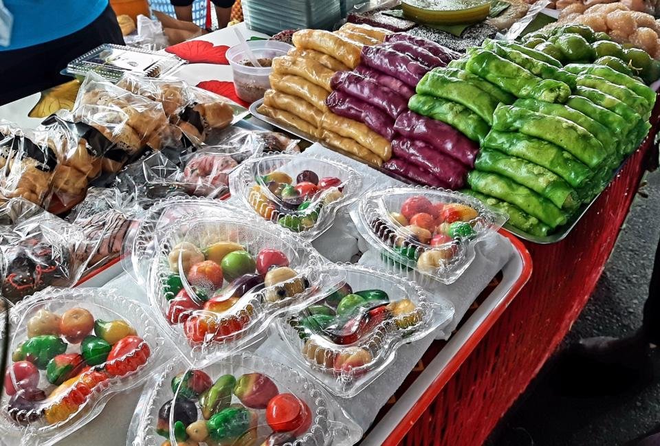Lễ hội bánh Cà Mau có nhiều món ăn đặc sản được giới thiệu và bày bán