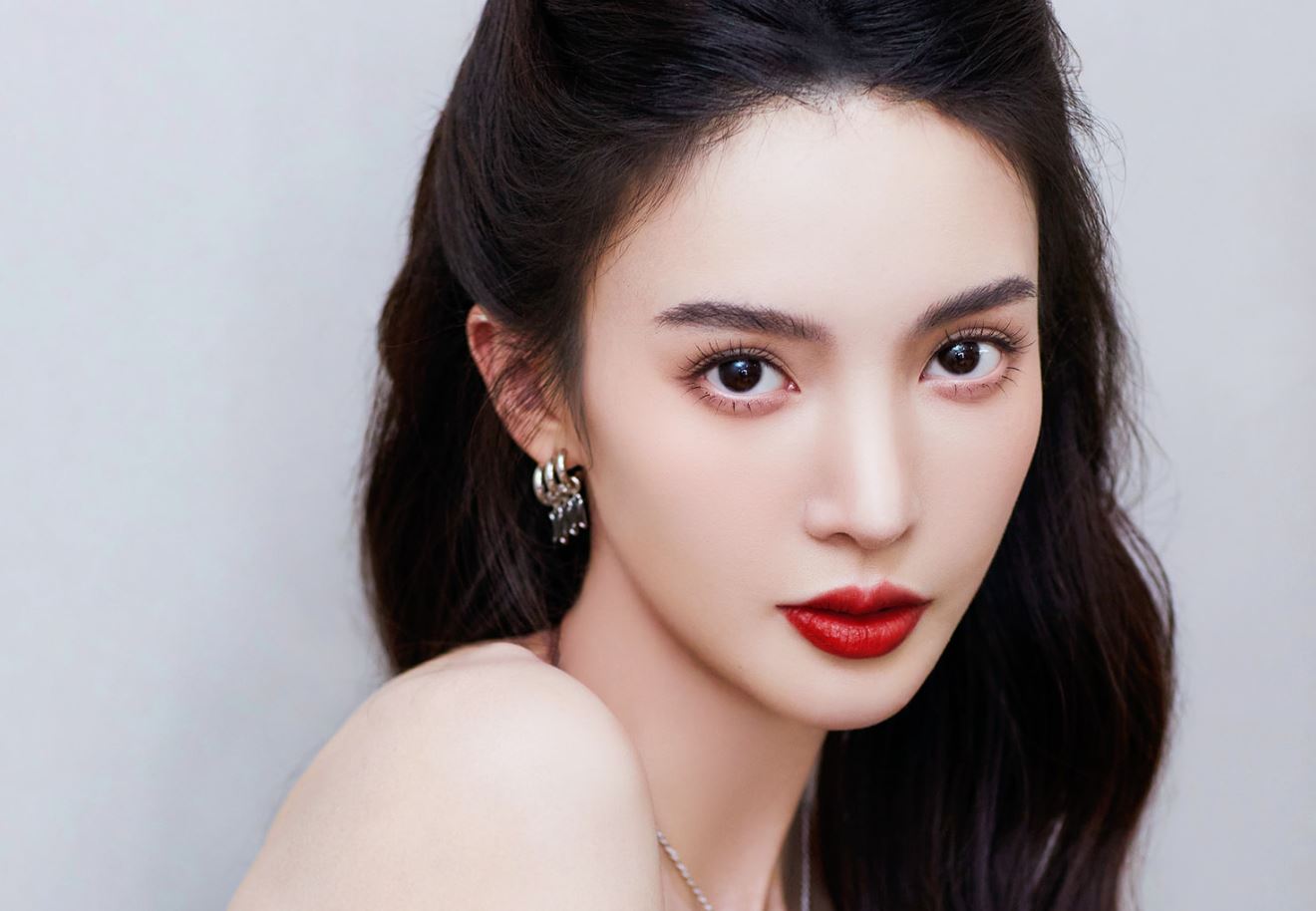 Tiểu sử Kim Thần sinh ngày 5 tháng 9 năm 1990 đến từ Tế Nam, Sơn Đông, Trung Quốc