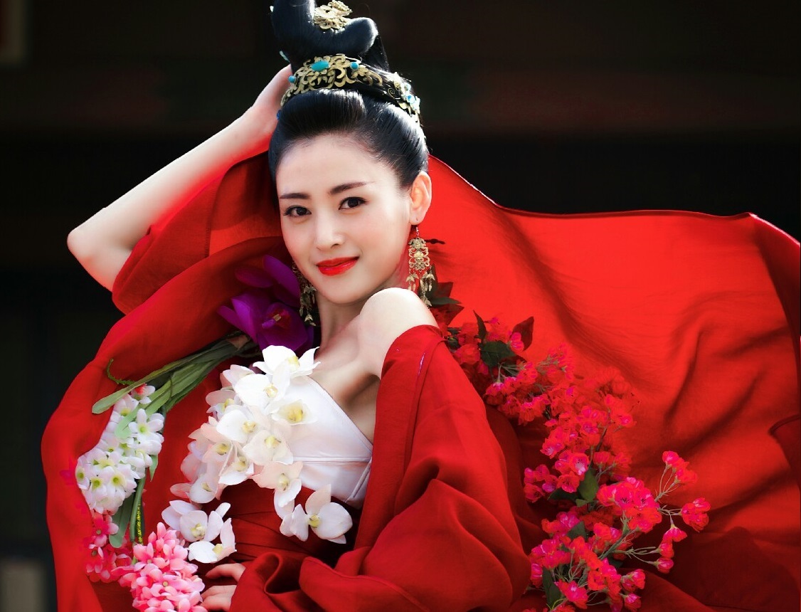 Tiểu sử Trương Thiên Ái với bước ngoặt sự nghiệp từ webdrama "Thái tử phi thăng chức ký"
