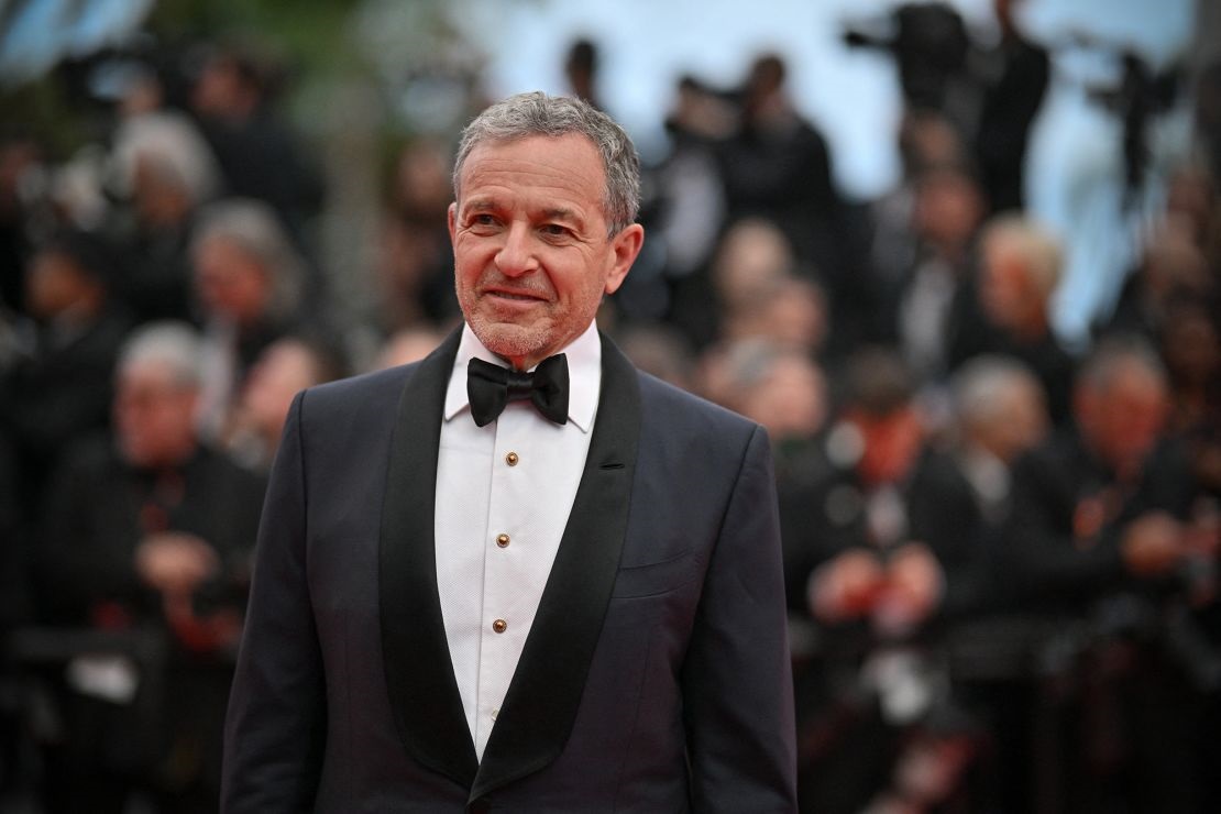 Tiểu sử Bob Iger từng làm nhiều công việc trước khi trở thành CEO quyền lực