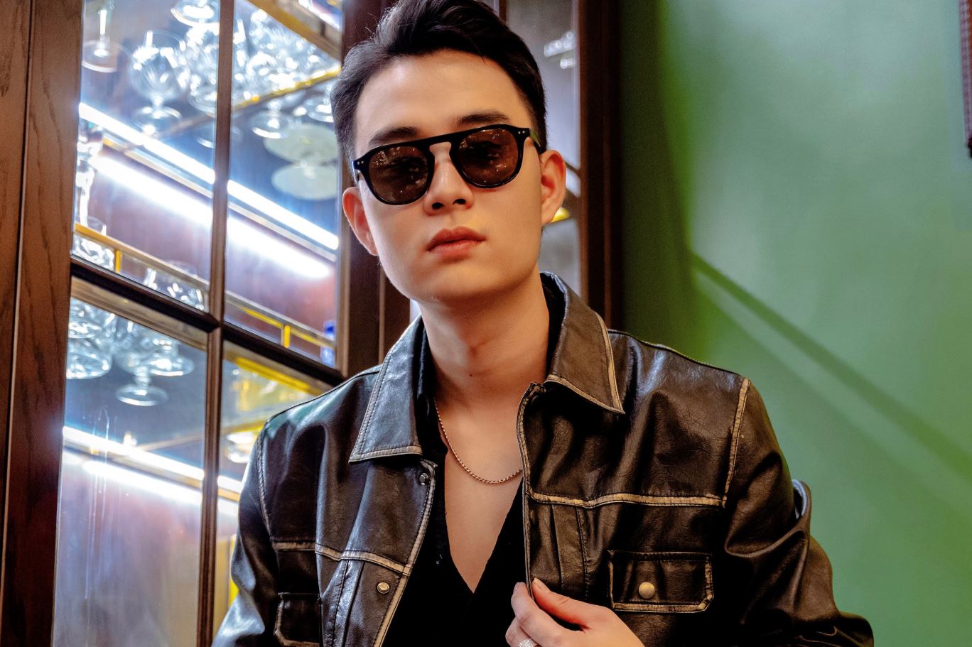 Tiểu sử Thịnh Sếu từng bỏ học trường Y để theo đuổi đam mê nghệ thuật