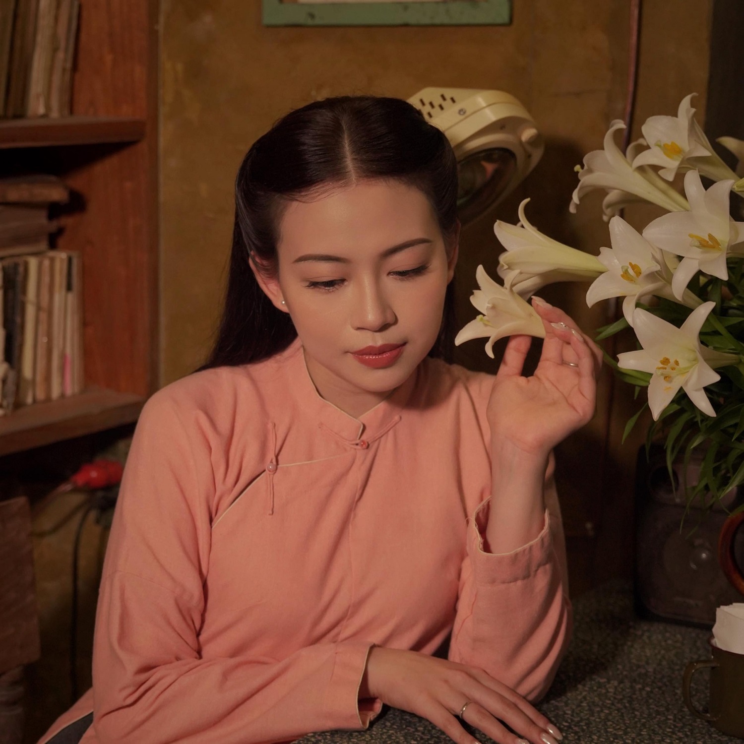 Tiểu sử Hạnh Chee từng tốt nghiệp trường Đại học Ngoại ngữ và Đại học Quốc gia Hà Nội
