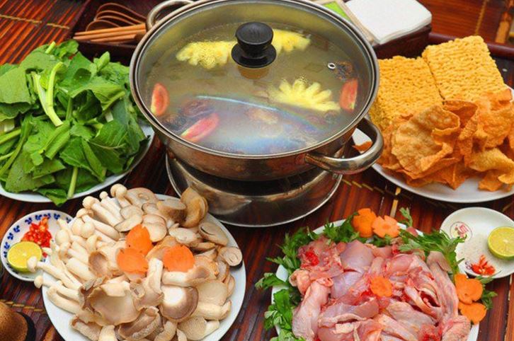 Món lẩu nhiều rau xanh