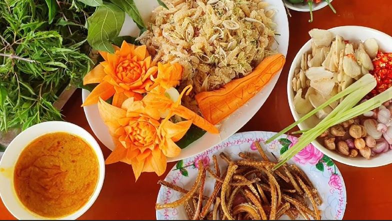 Gỏi Cá Nhệch được chế biến rất kỳ công và tỉ mỉ