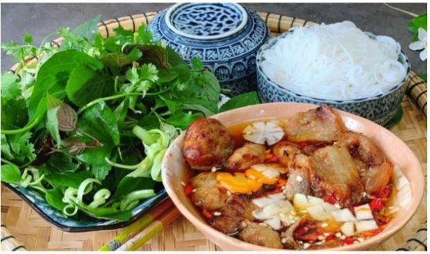 Bún chả Hàng Quạt nổi tiếng với hương vị độc đáo