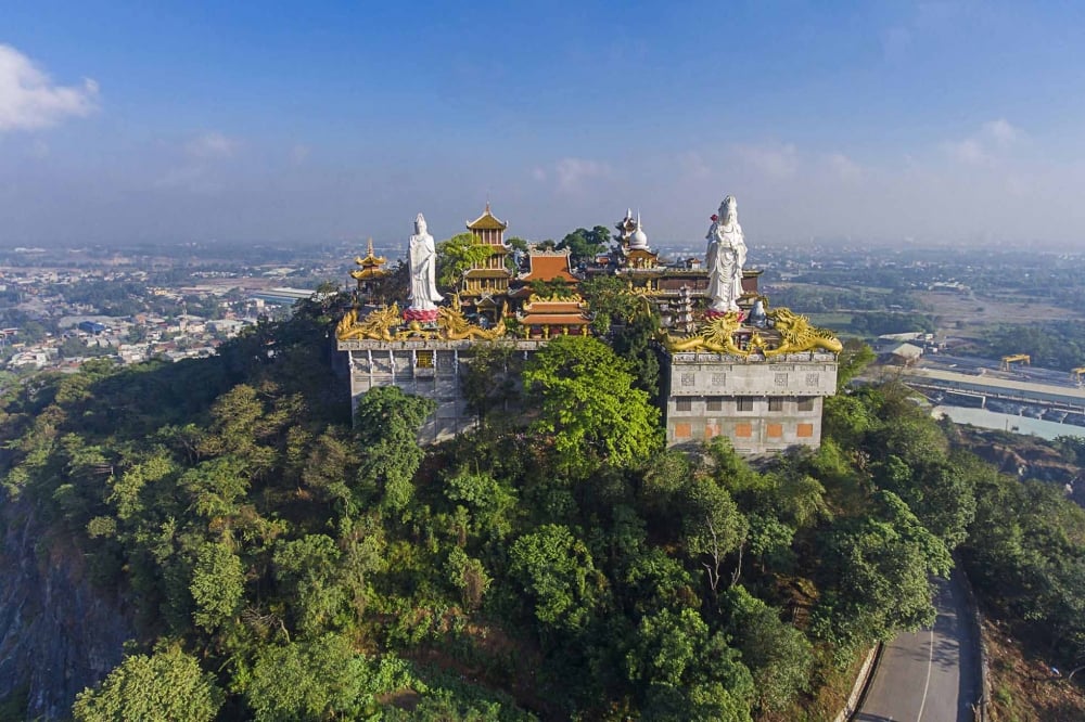 Chùa Châu Thới cao 85m so với mực nước biển là điểm đến của rất nhiều phật tử