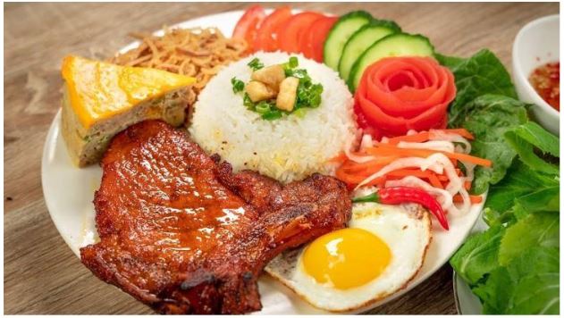 Cơm tấm món ăn tối Sài Gòn nổi tiếng