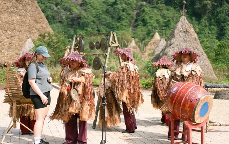 Đảo Khê Cốc tái hiện cuộc sống của cư dân tiền sử ở Tràng An