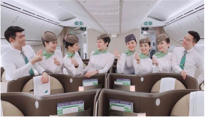 Nên làm tiếp viên hàng không?
