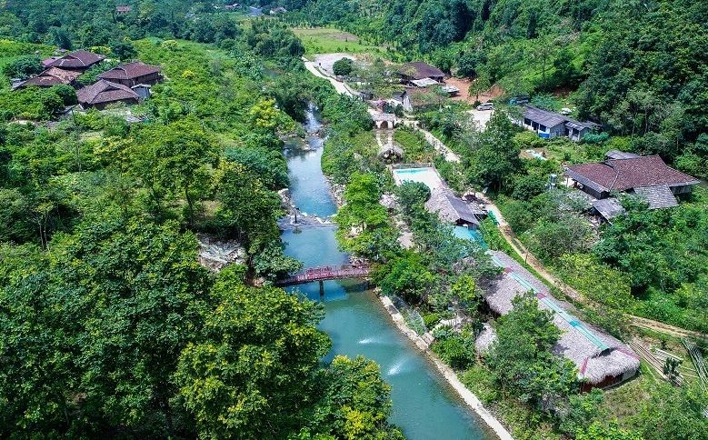Khu du lịch sinh thái suối Mỏ Mắm có nhiều dịch vụ giải trí