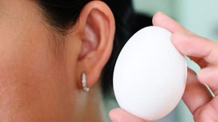 Nghe âm thanh khi trứng được rung lắc