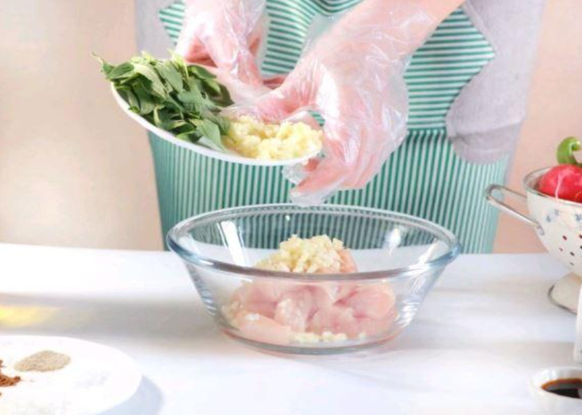 Những nguyên liệu cần thiết để chế biến món gà giòn húng quế