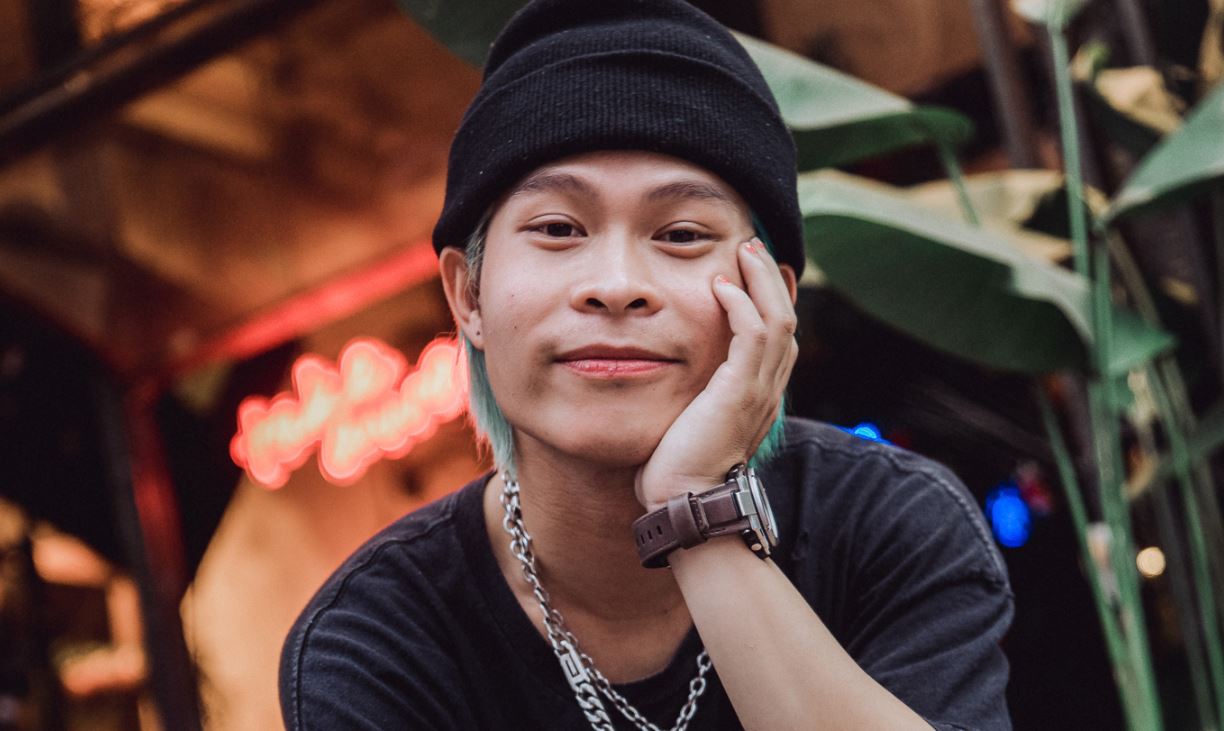 Tiểu sử Seachains là chủ nhân của bản hit "Simple love"