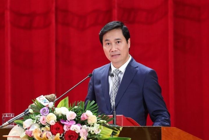 Với 61/62 phiếu bầu đạt 98,4%, ông Nguyễn Tường Văn đã được bầu làm Chủ tịch UBND tỉnh Quảng Ninh
