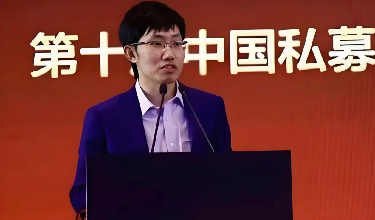 Tiểu sử Lương Văn Phong gây sốt khi mô hình AI vượt mặt ChatGPT với chi phí bất ngờ