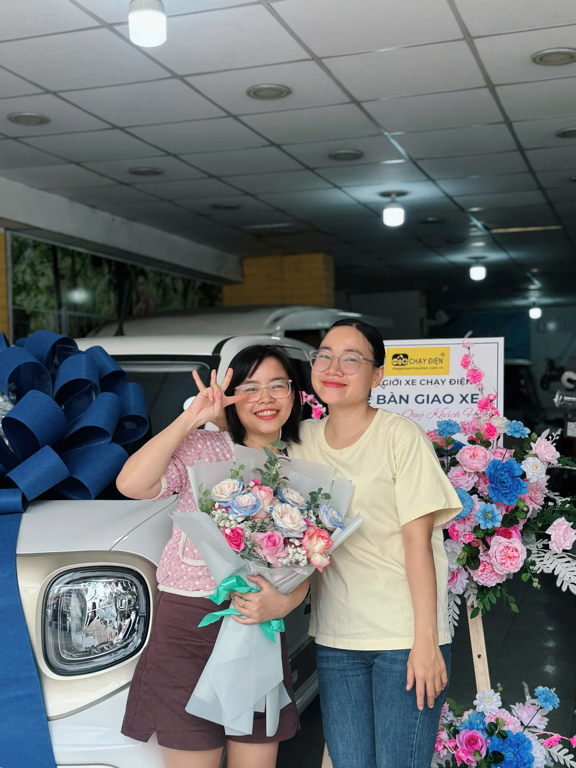Đại diện doanh nghiệp rạng rỡ khi nhận xe Bestune Xiaoma mới