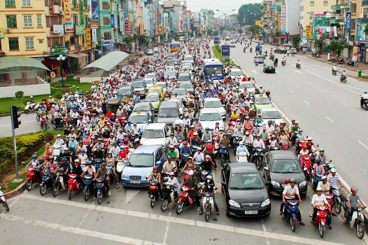 Lộ trình cắt giảm và cấm xe xăng chuyển sang xe điện của Hà Nội