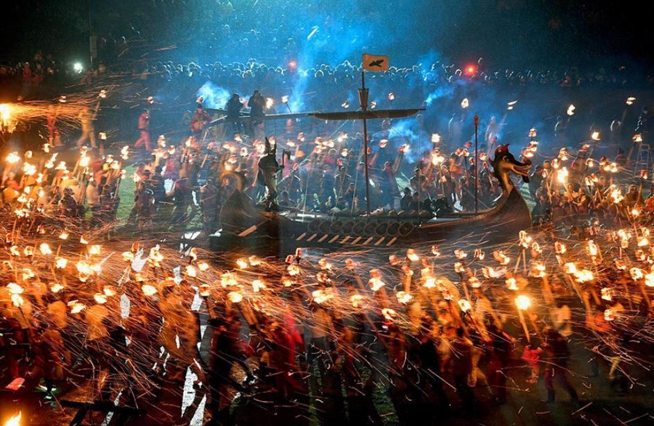 Con tàu Viking & vai trò của đội Jarl Squad